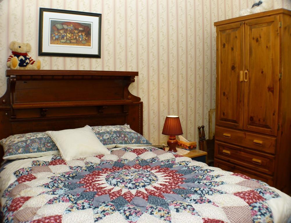 Doctor'S House B & B Tara Quarto foto