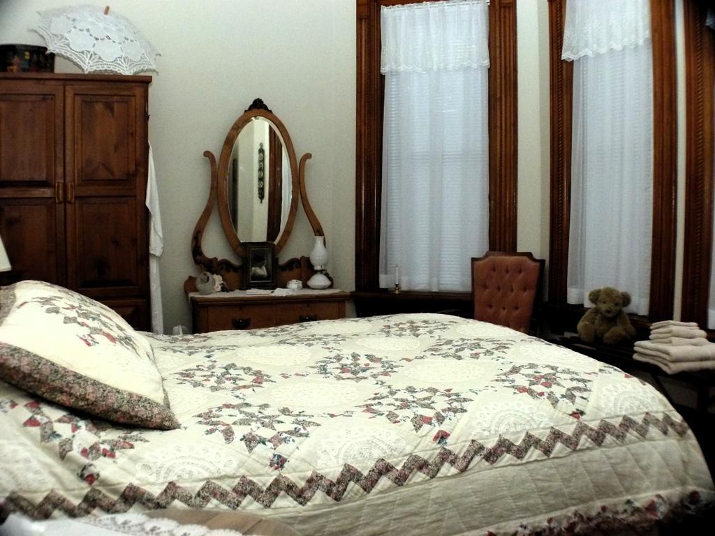 Doctor'S House B & B Tara Quarto foto