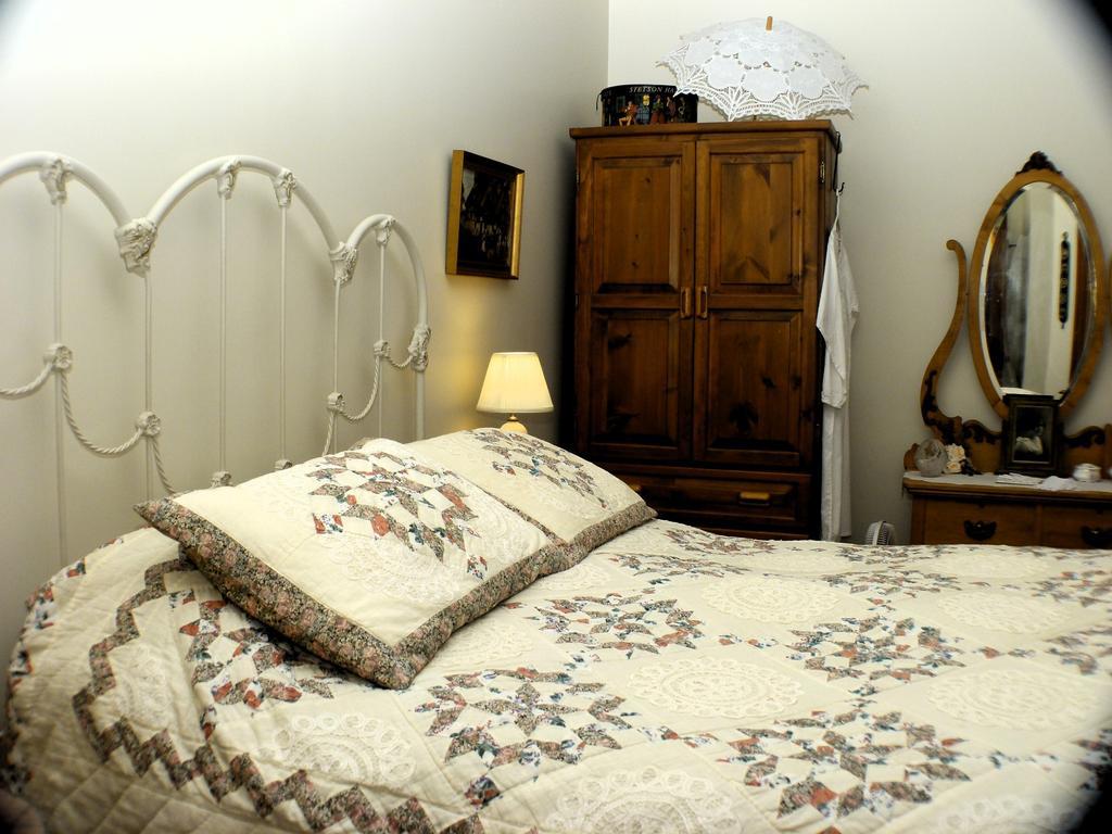 Doctor'S House B & B Tara Quarto foto